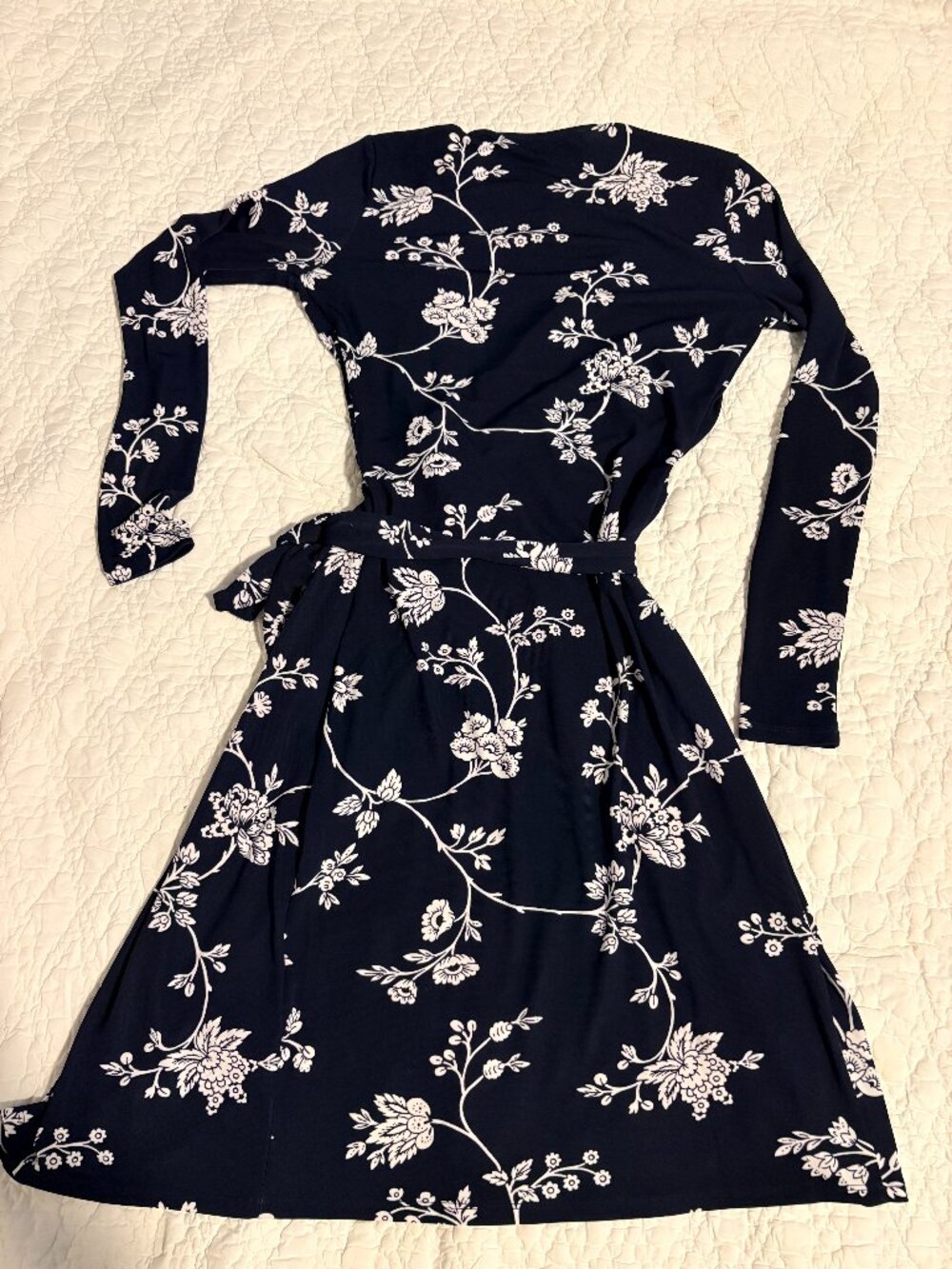 Lark & Ro XS Navy White Floral Faux Wrap Tie Waist Midi Dress